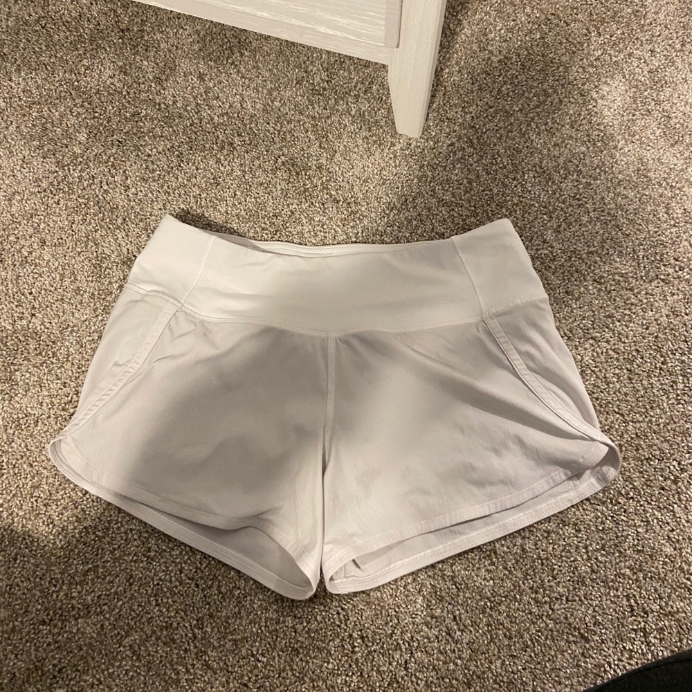 Lululemon Speed up 2.5” shorts